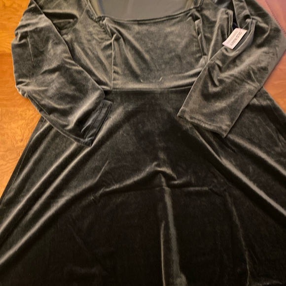 Women's Green Velvet Old Navy Fit And Flare Dress Size ~ XL NEW Holiday - Picture 2 of 2